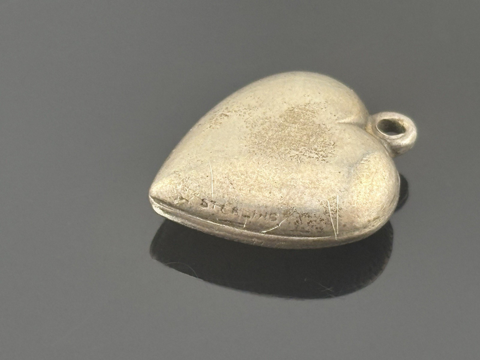 Vtg Single Sterling Silver Puff Heart Charm One Side Etched No Jump Ring 11/16″