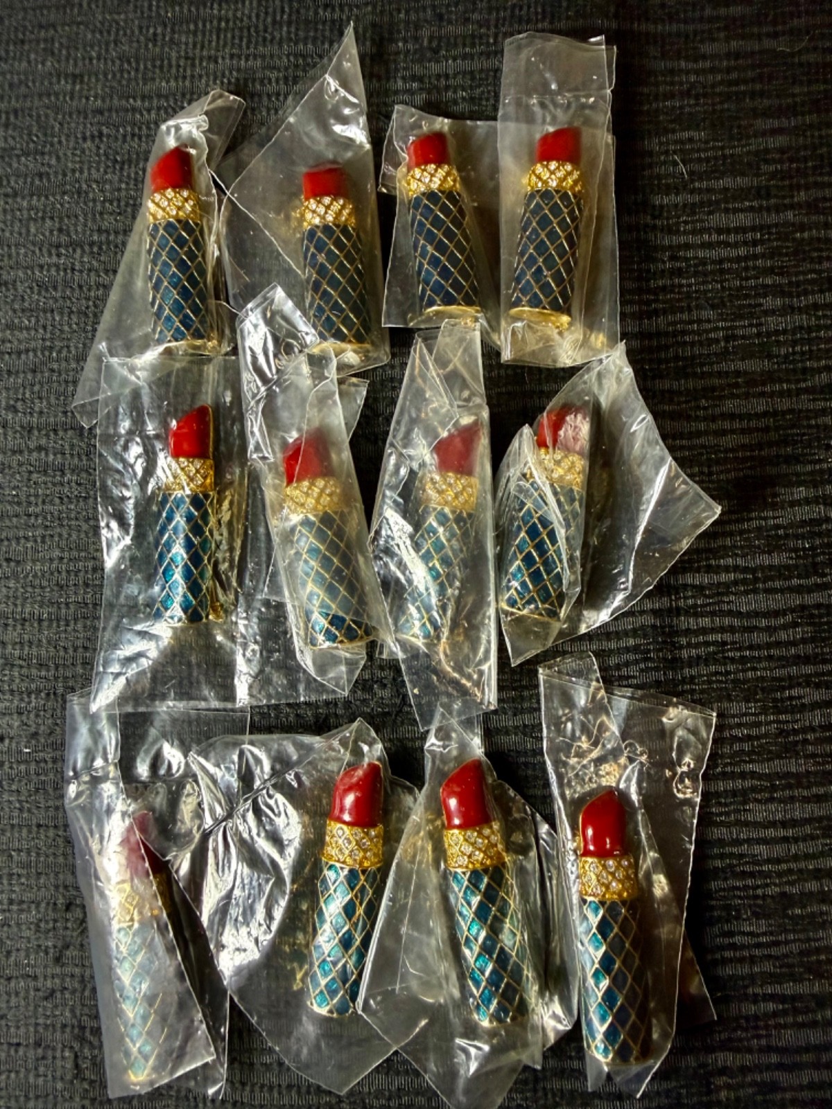 Avon Vintage Gold Tone Red blue Enamel Clear Rhinestones Brooch Pin NOS