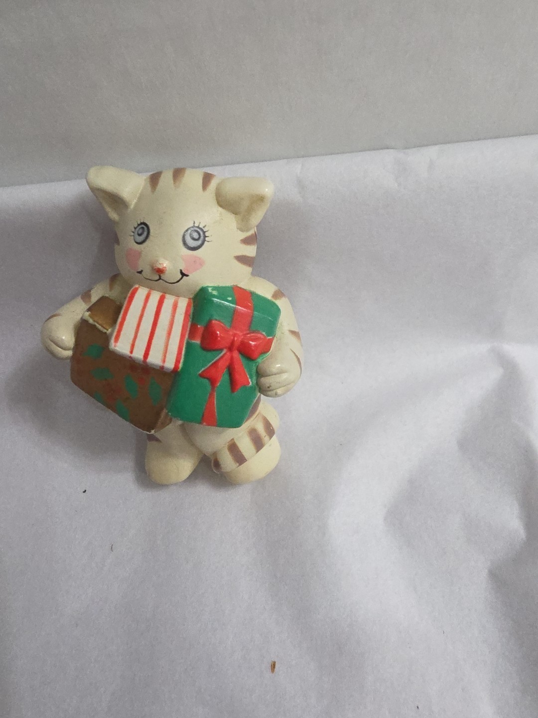 Vintage 1980 Fun World S. Lehman Cat Holding Christmas Presents Brooch