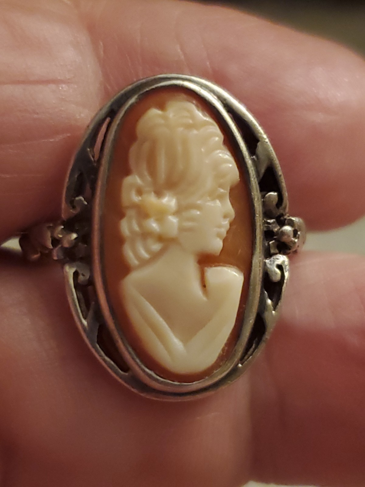 Vintage Sterling Silver Cameo Ring Carved Oval Shell Of Woman Profile