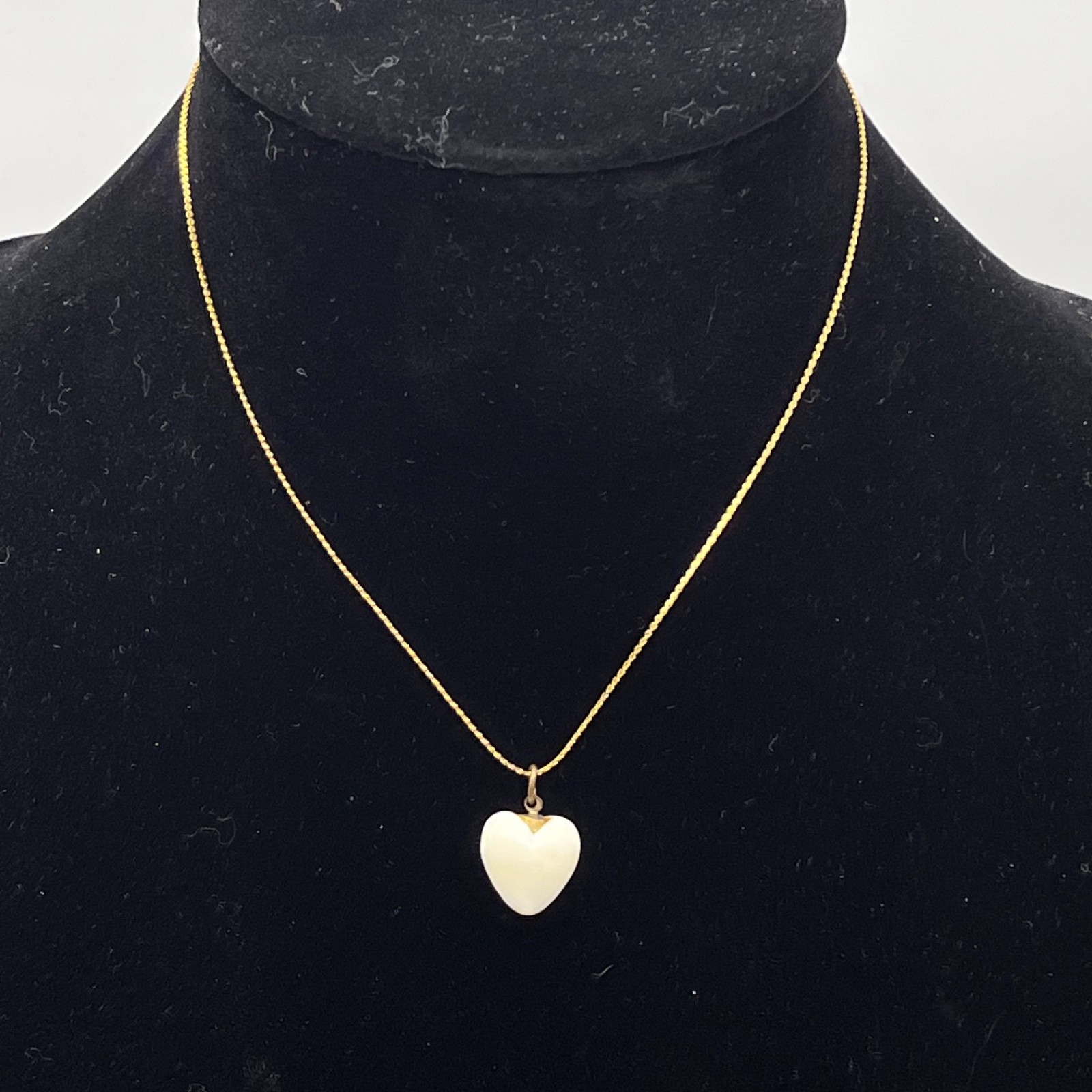 Vintage Puffy Heart Necklace Cream Agate Pendant 14″