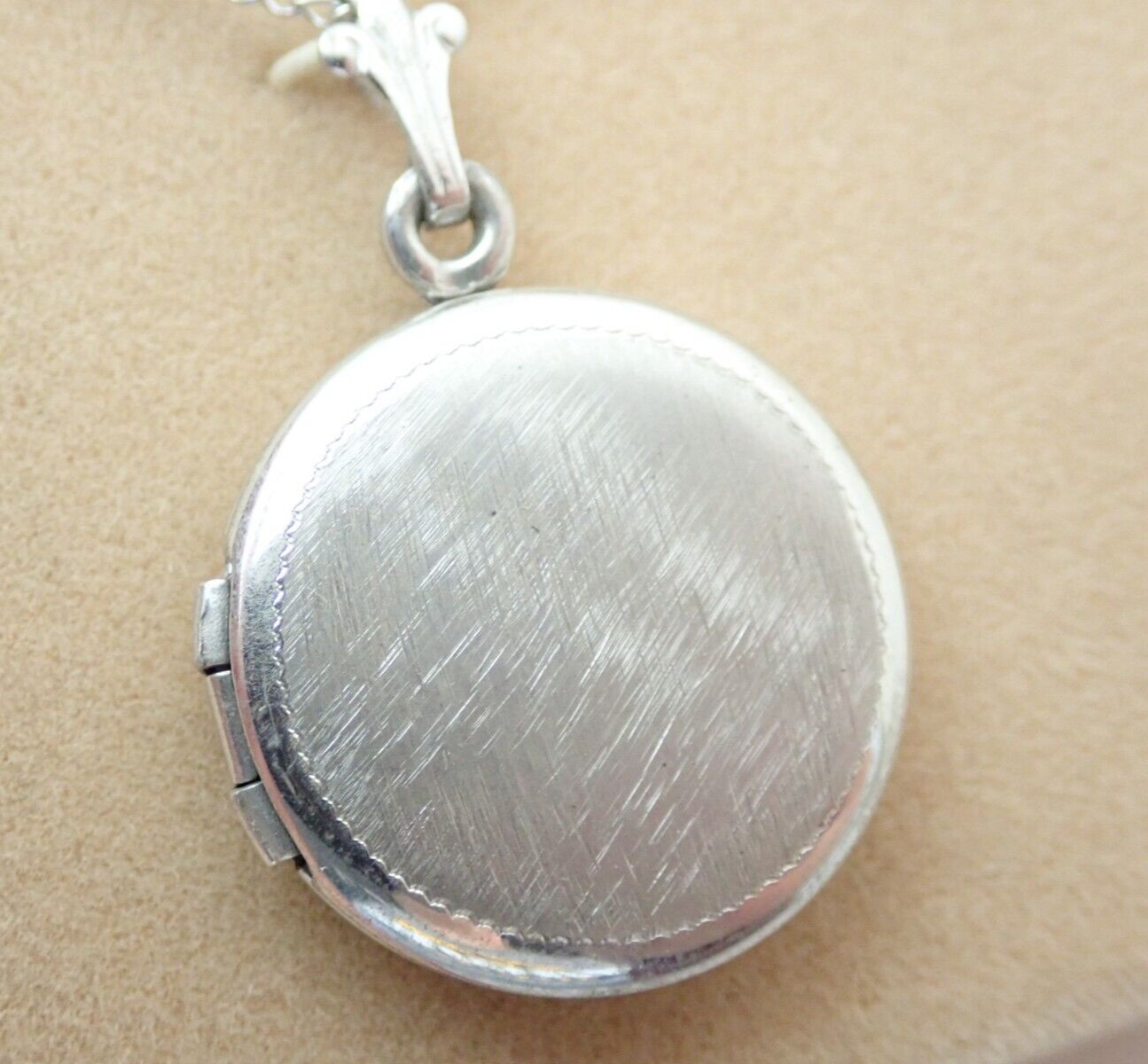 Vintage Brushed Round Silver Photo Locket Pendant Necklace Gold Filled Chain NOS