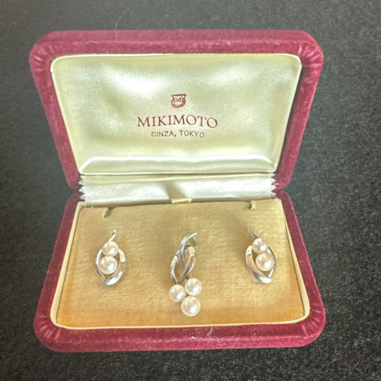 Vintage Mikimoto Sterling Silver Pearl Earrings & Pendant W/case