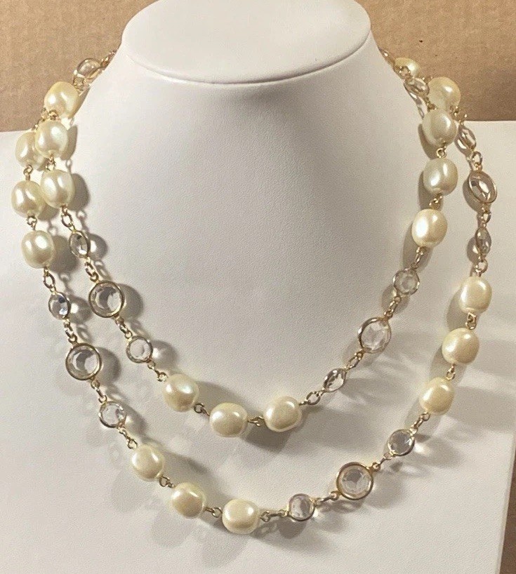 Vintage Gold Tone 34″ Station Necklace With Crystal Bezels And Pearls.