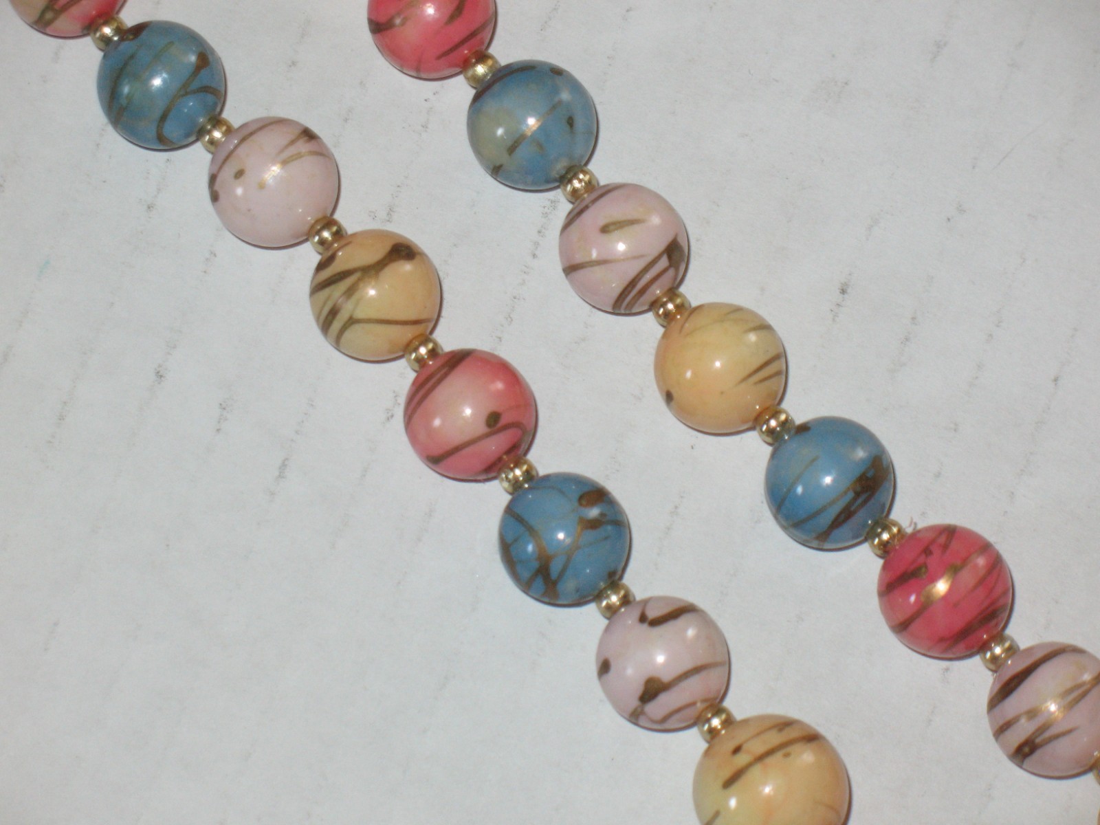 vintage 12″ COSTUME NECKLACE~ COLORFUL BALLS w/ GOLD LINES ~ NICE