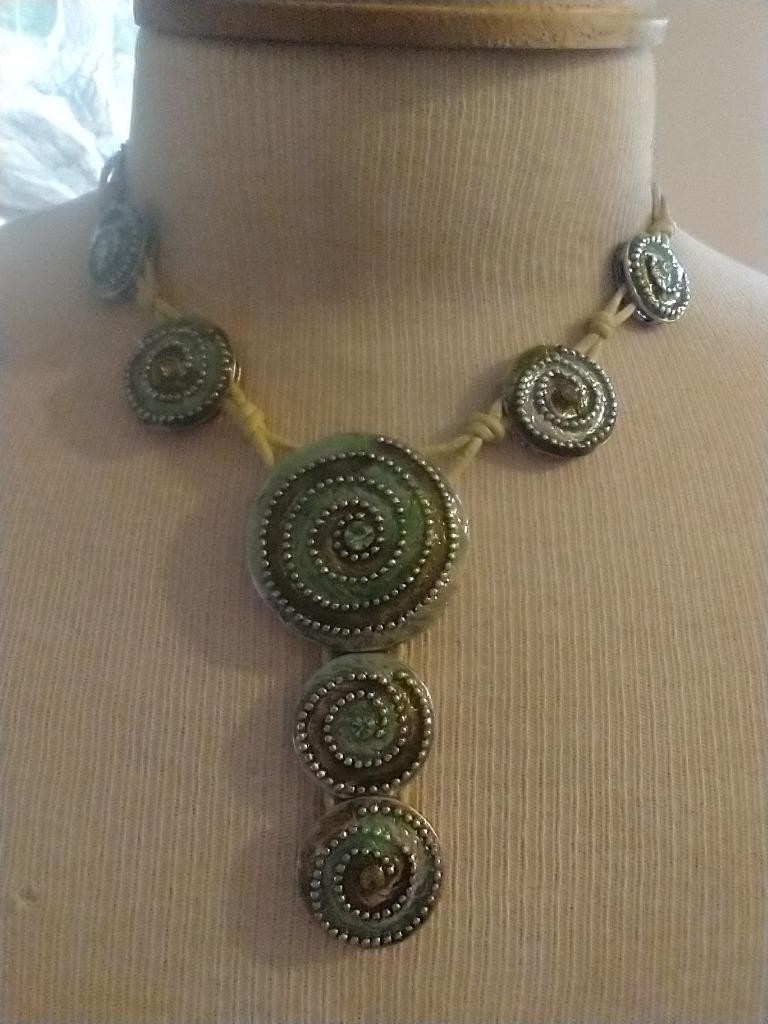 16″VINTAGE LIME GREEN ENAMEL SPIRAL DROP NECKLACE~RHINESTONES~PENDANT~DISCS