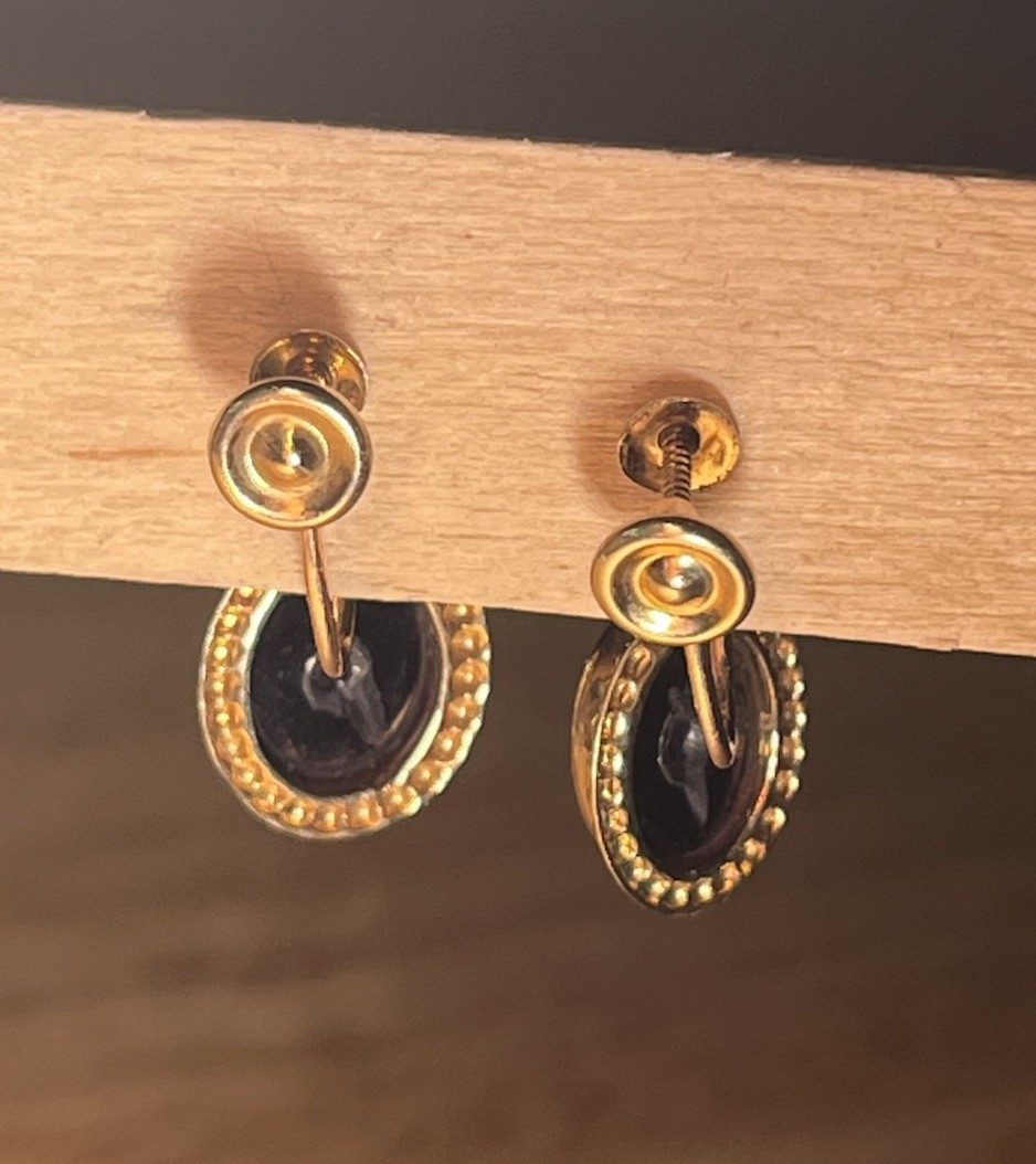 Vintage Art Deco Screw Back 10K Yellow Gold Black Onyx and Diamond Earrings 2.6g