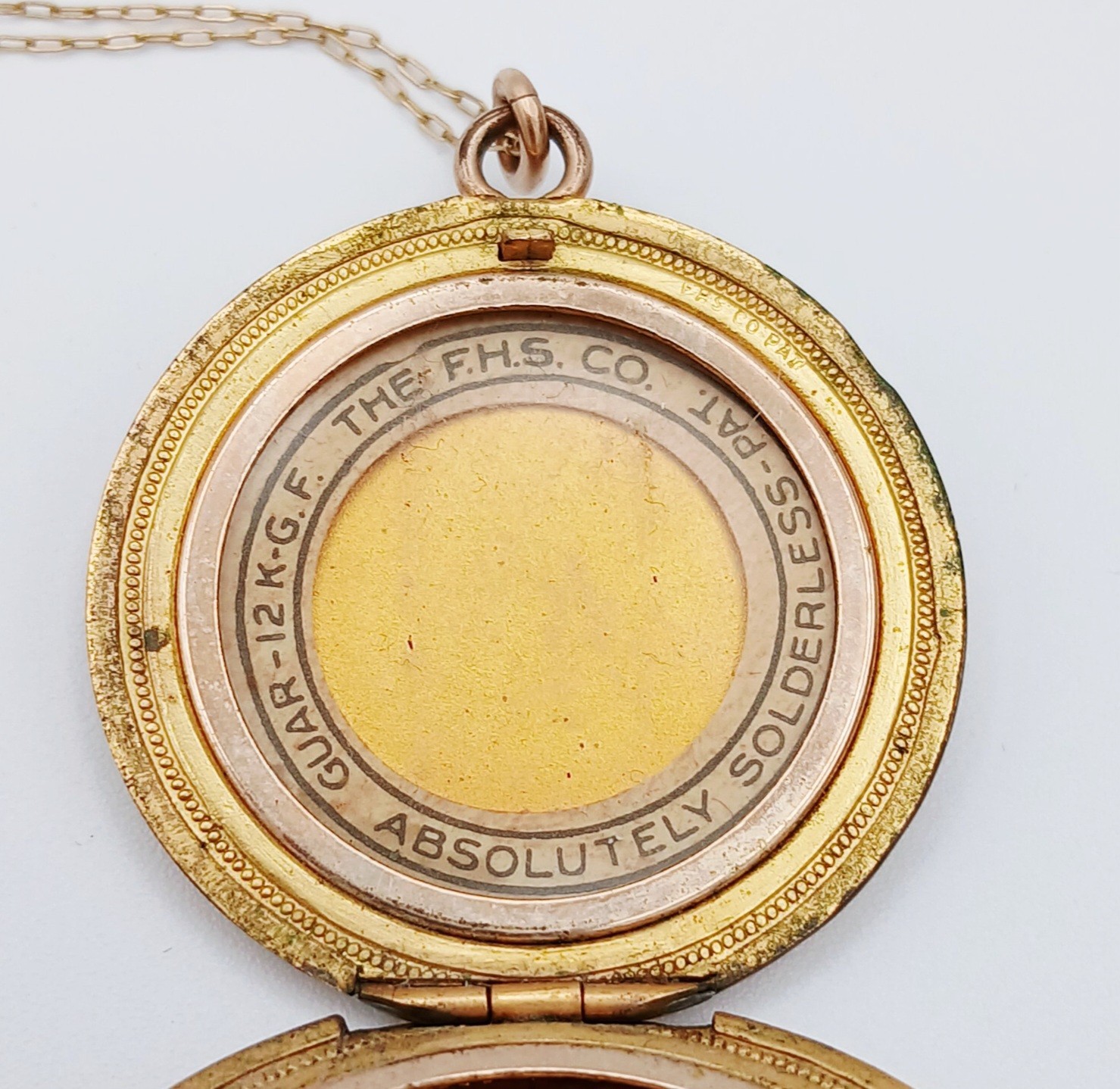 Antique ~ Art Nouveau F.H.S. Co. 12K GF Round Photo Locket Necklace ~ 18″