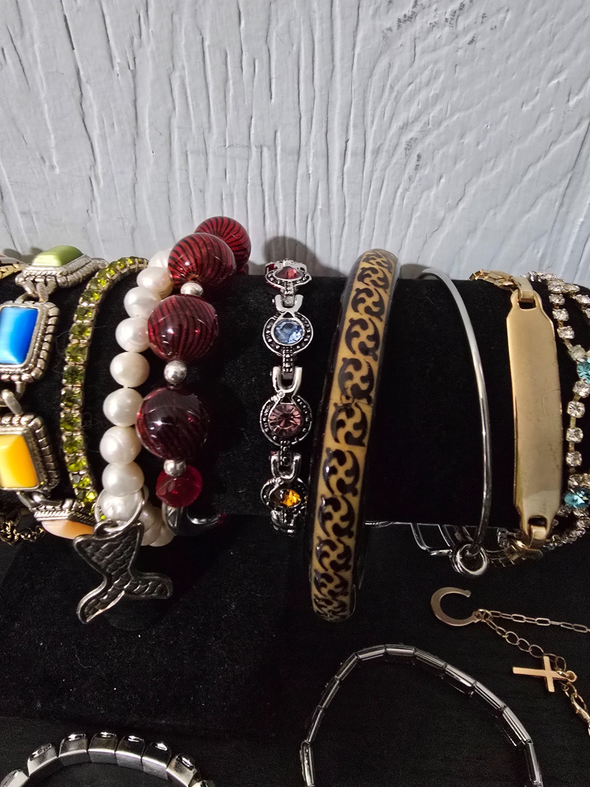 Gigantic Mixed metals material an color lot of 70+ braceletn, signed /unsigned
