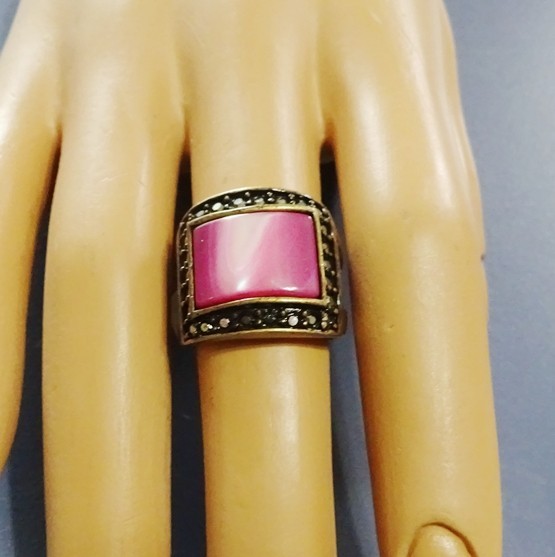 Lia Sophia Pink Panel Wide Band Ring – Size 5 – New With Tag