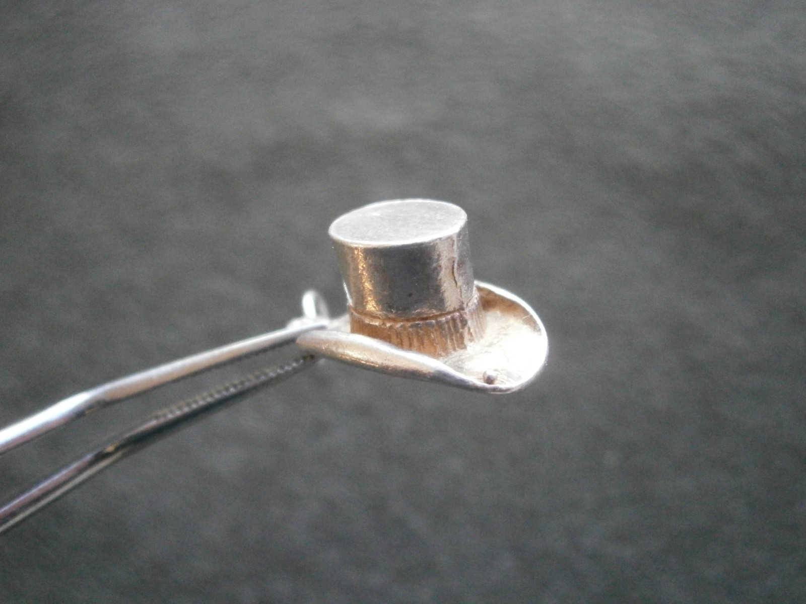 Top Hat Vintage Sterling Silver Bracelet Charm Pendant 2.1g