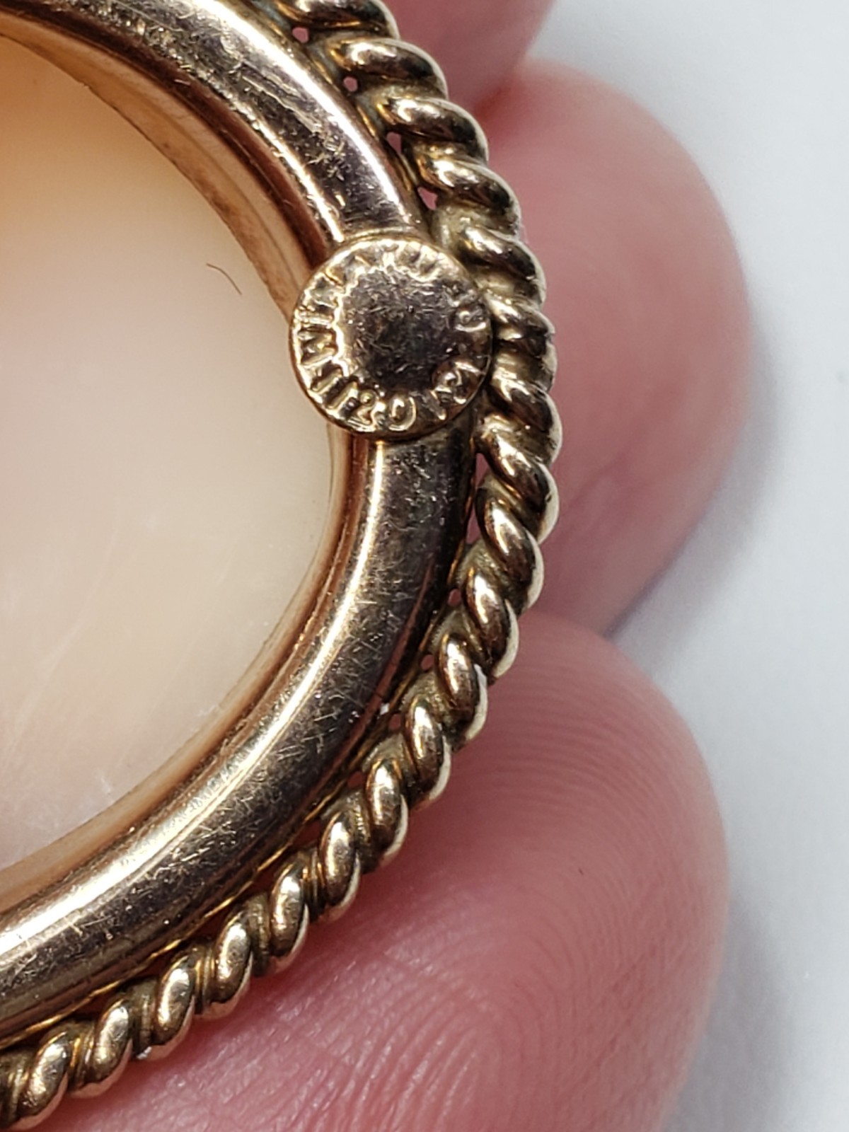 Vintage Antique 8.5g 12k Gold Filled 39X31mm Carved Cameo Brooch Pendant