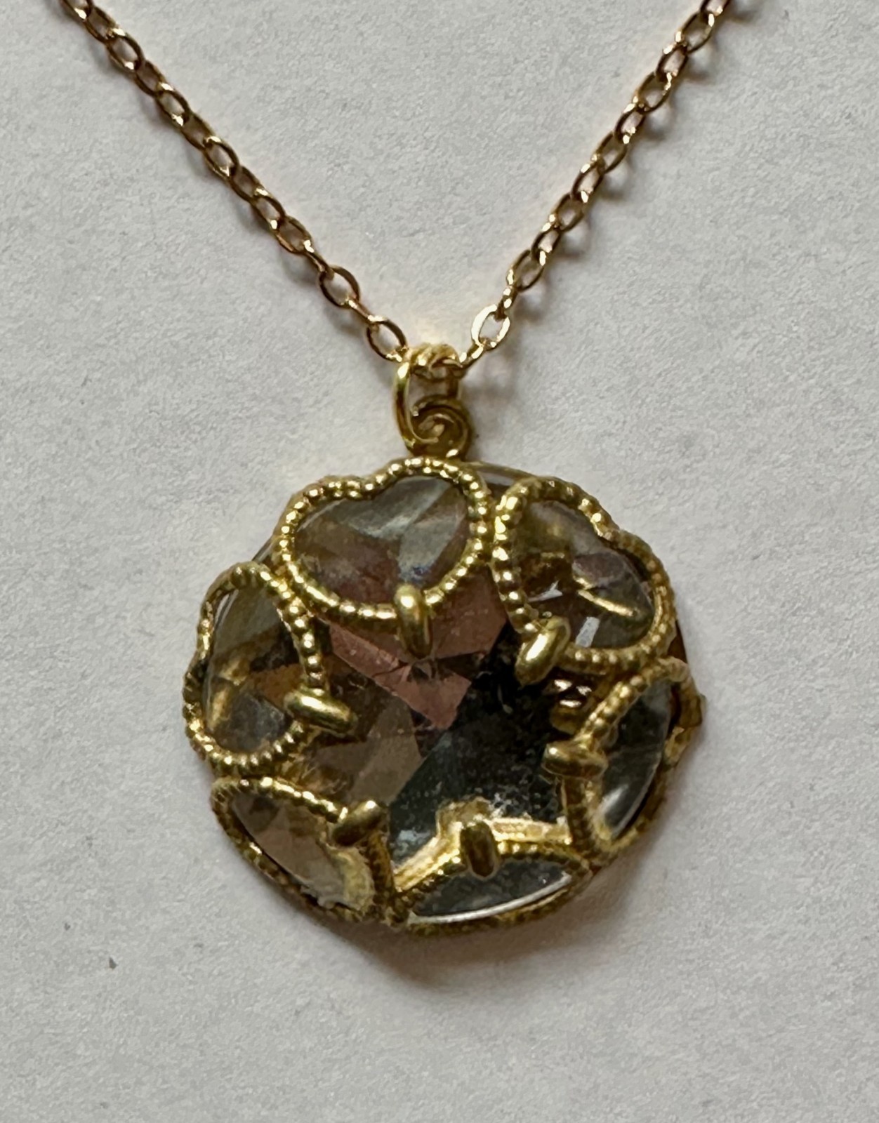 Vintage acrylic faceted plastic w brass heart design pendant 1″ Necklace 20″ GP