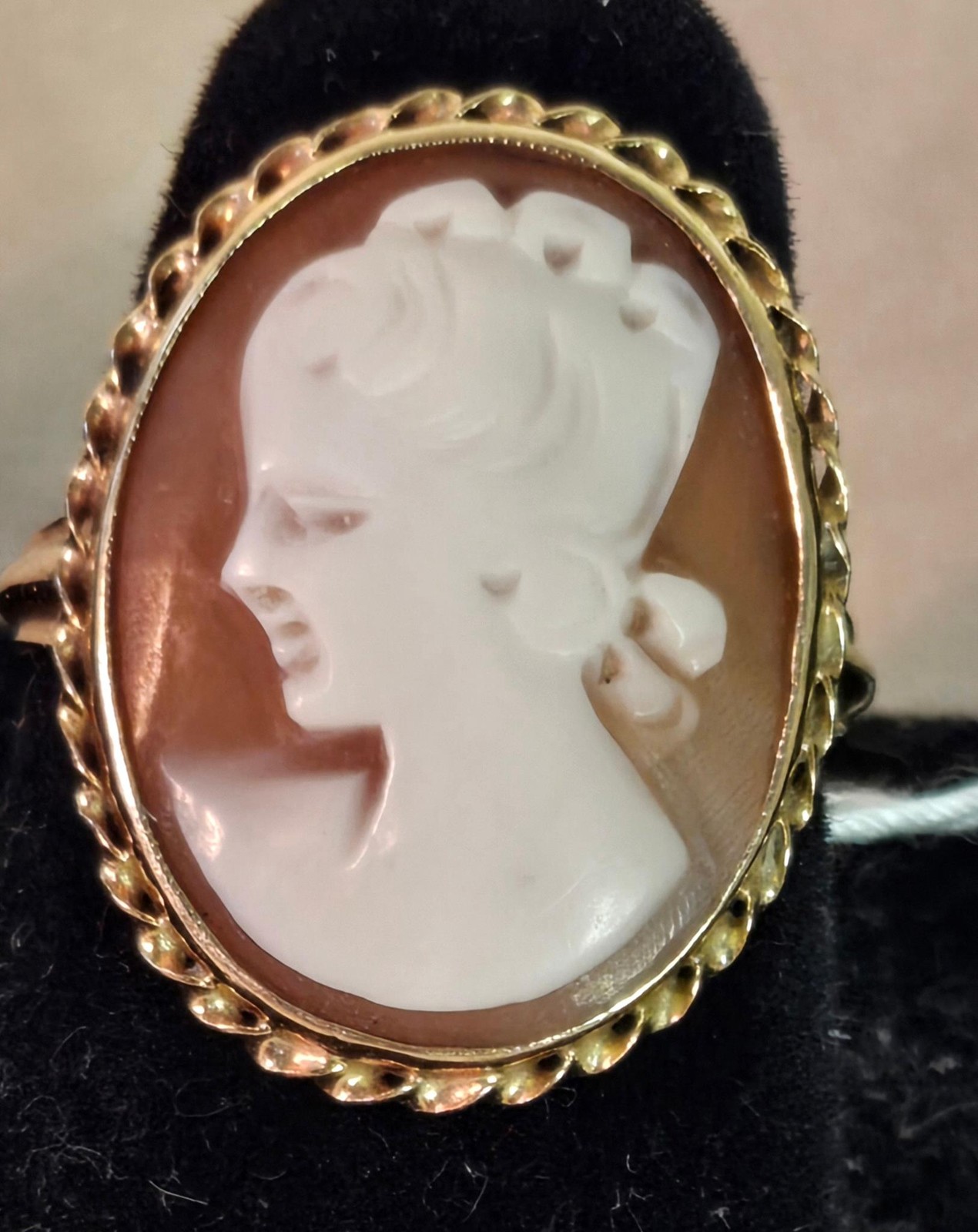 Vintage 14k Gold shell Cameo Ring by BDA size 6.5