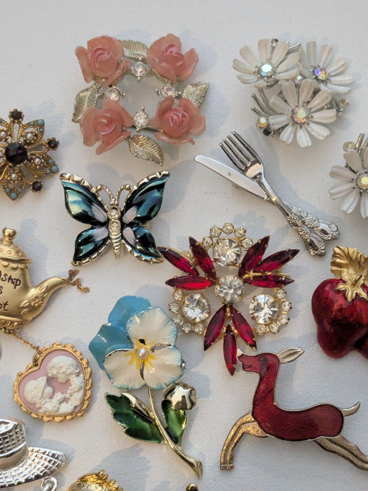 20+ vintage pins, hearts, butterfly,flowers & more