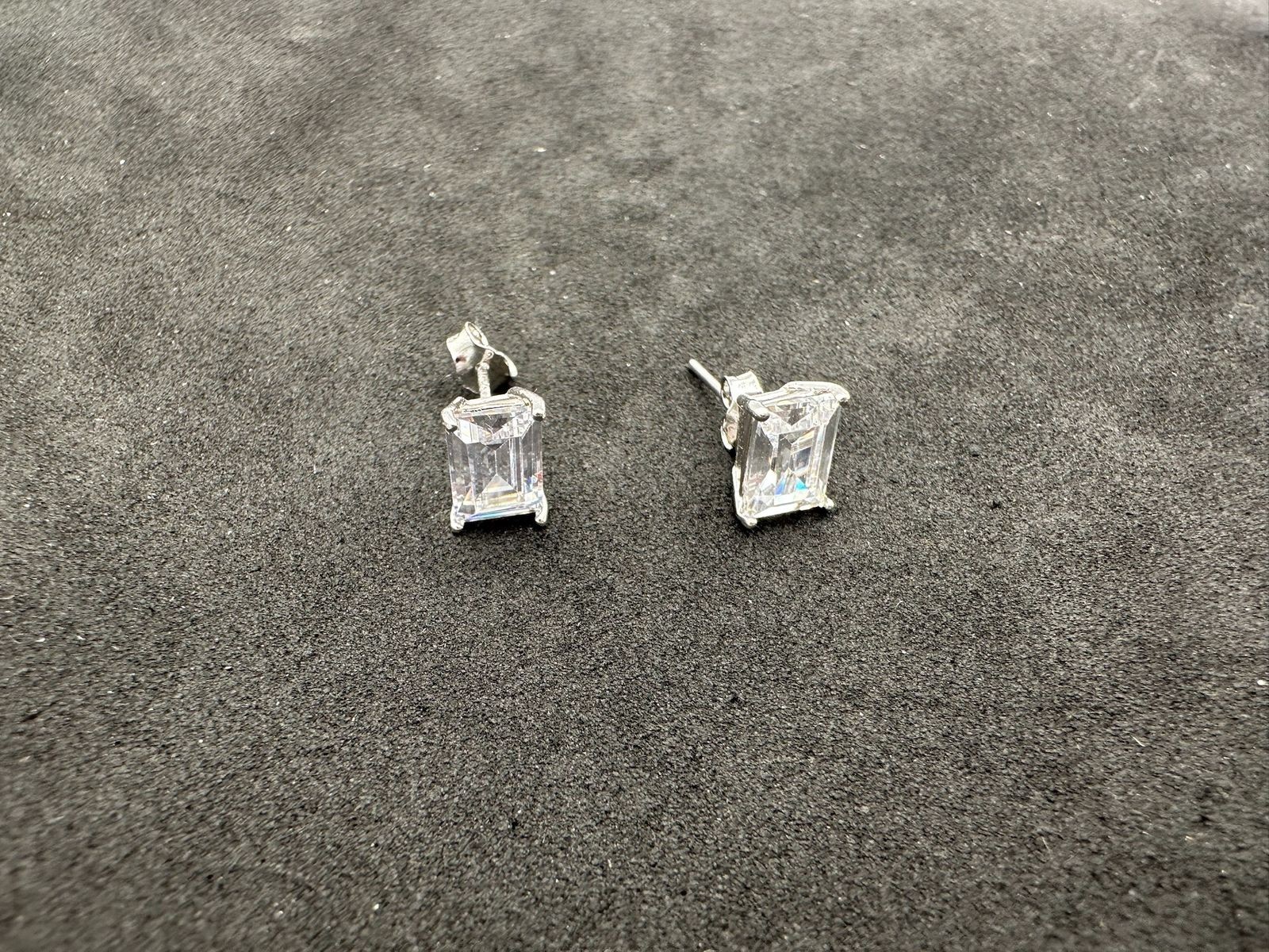 1.20g Vintage Sterling Silver 925 Emerald Cut Clear Earrings Sparkling Studs M