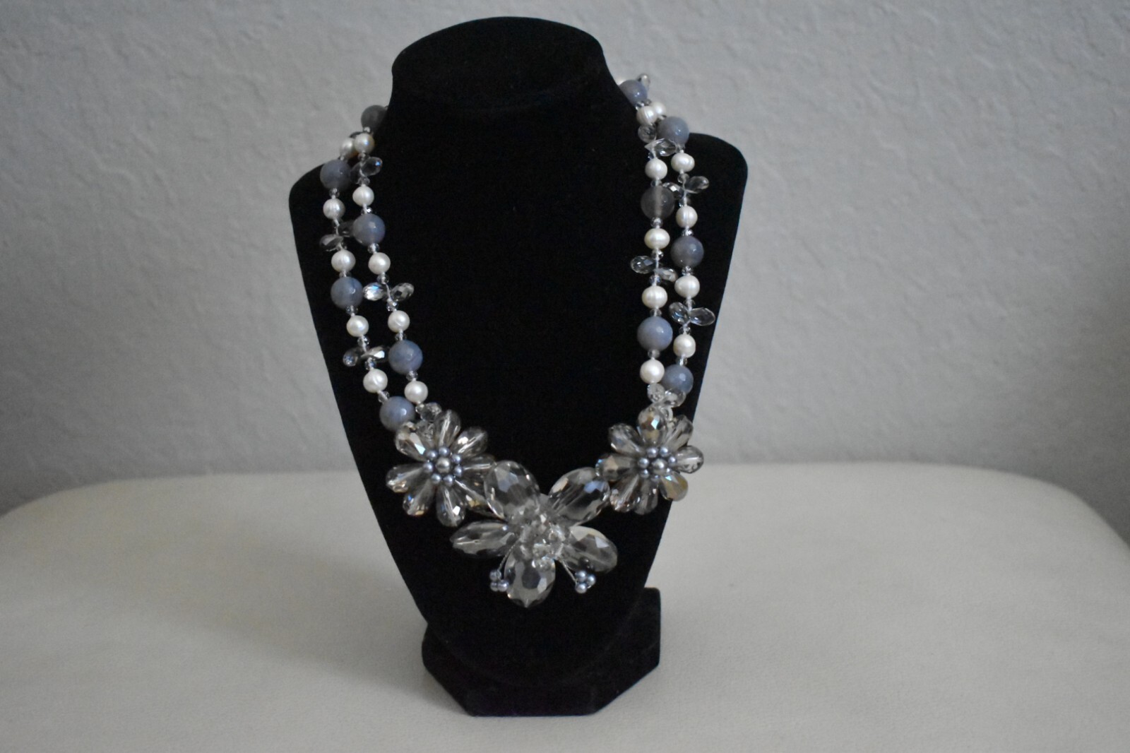 Vintage necklace with gray gemstones and pearls perfect for a evening dress
