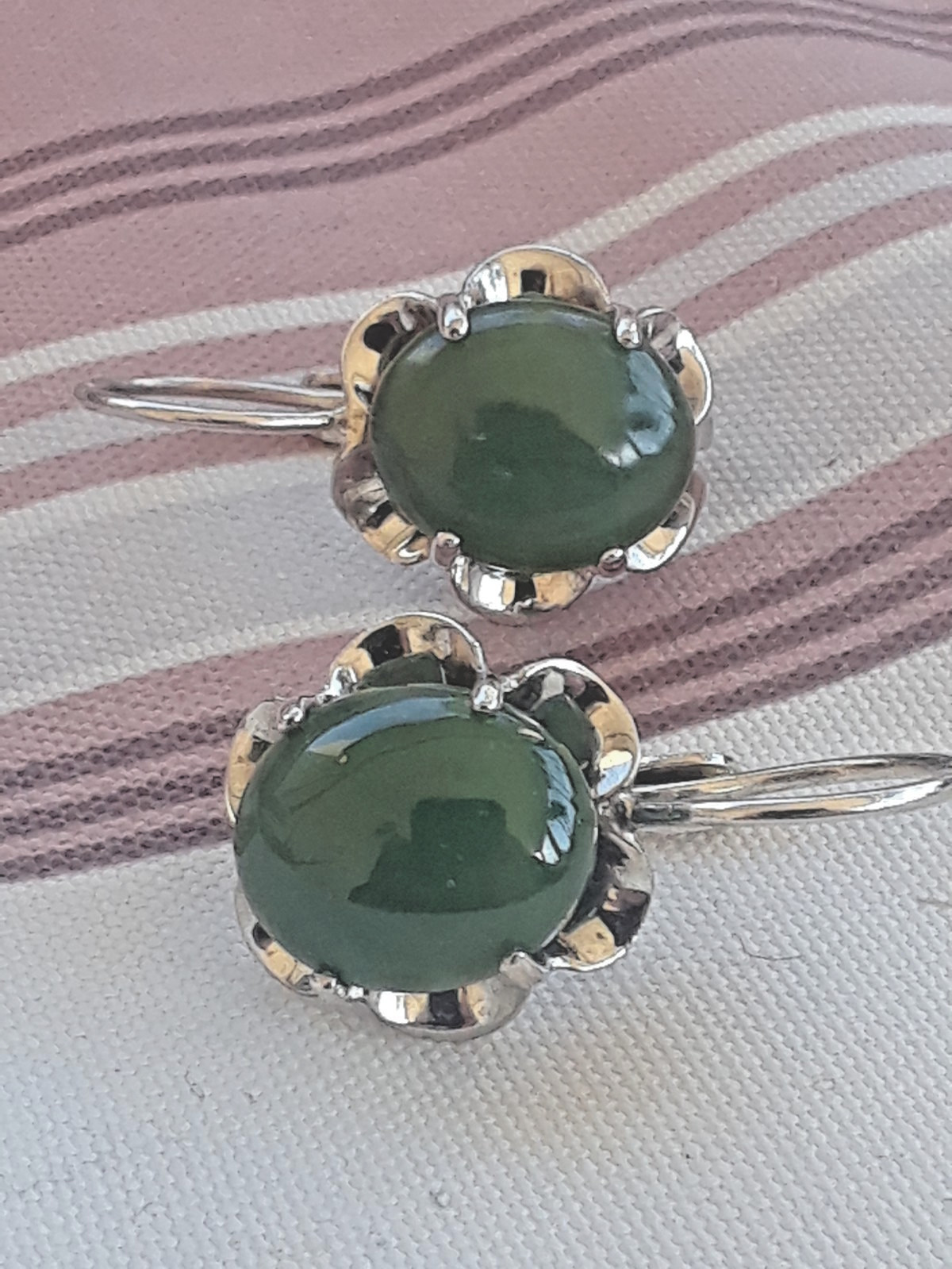 Vintage Sterling Silver Jade Cabochon Scalloped Clip Earrings, About 1″ overall