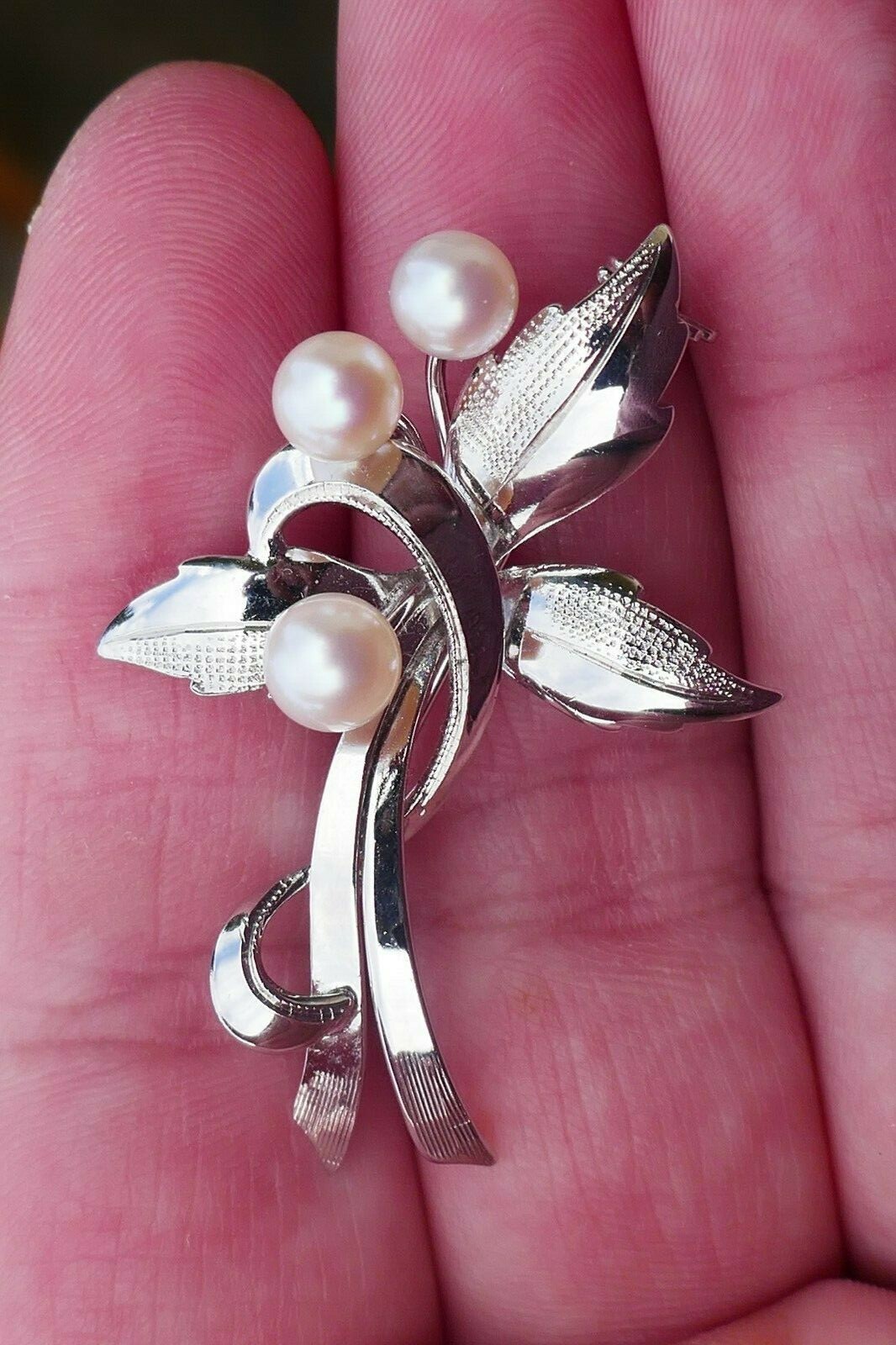 Vintage Sterling Silver & 5.3mm Pearl Spray Designed Brooch / Pin – 4.9g.