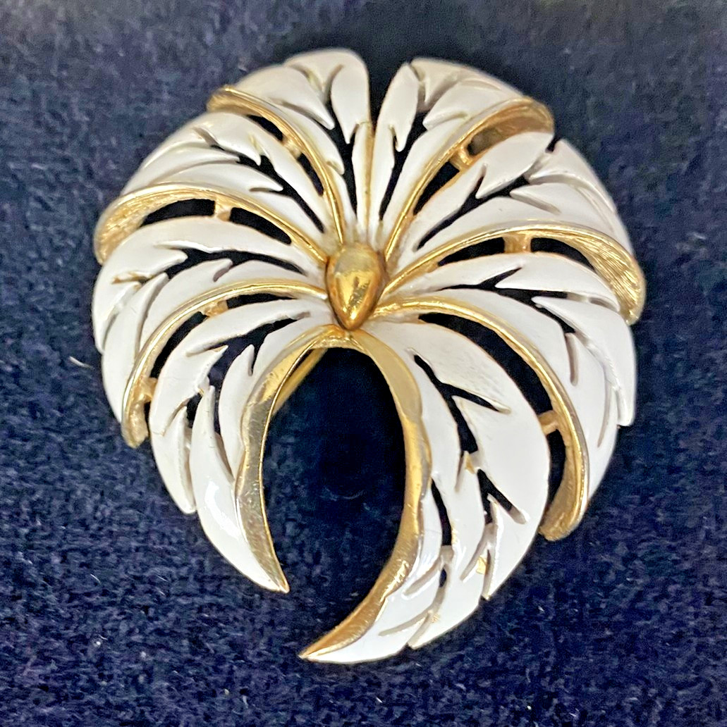 Vintage Signed Trifari Necklace & Earring Set w/4 earring pairs, 1 Brooch, 1 Pin