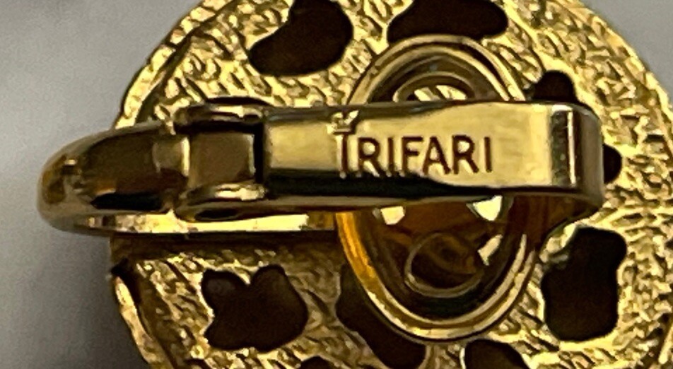 Trifari Signed Vintage Gold Tone Clip On Earrings Jewelry J-57