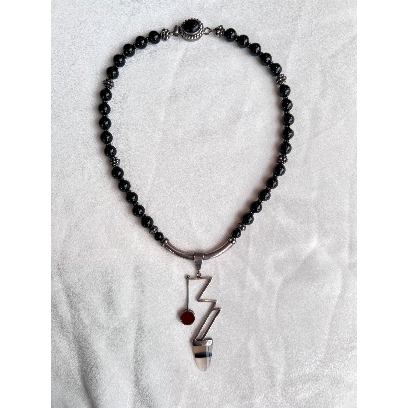 VTG Modernist Black Onyx Beaded Necklace/Silver Geometric Articulated Pendant