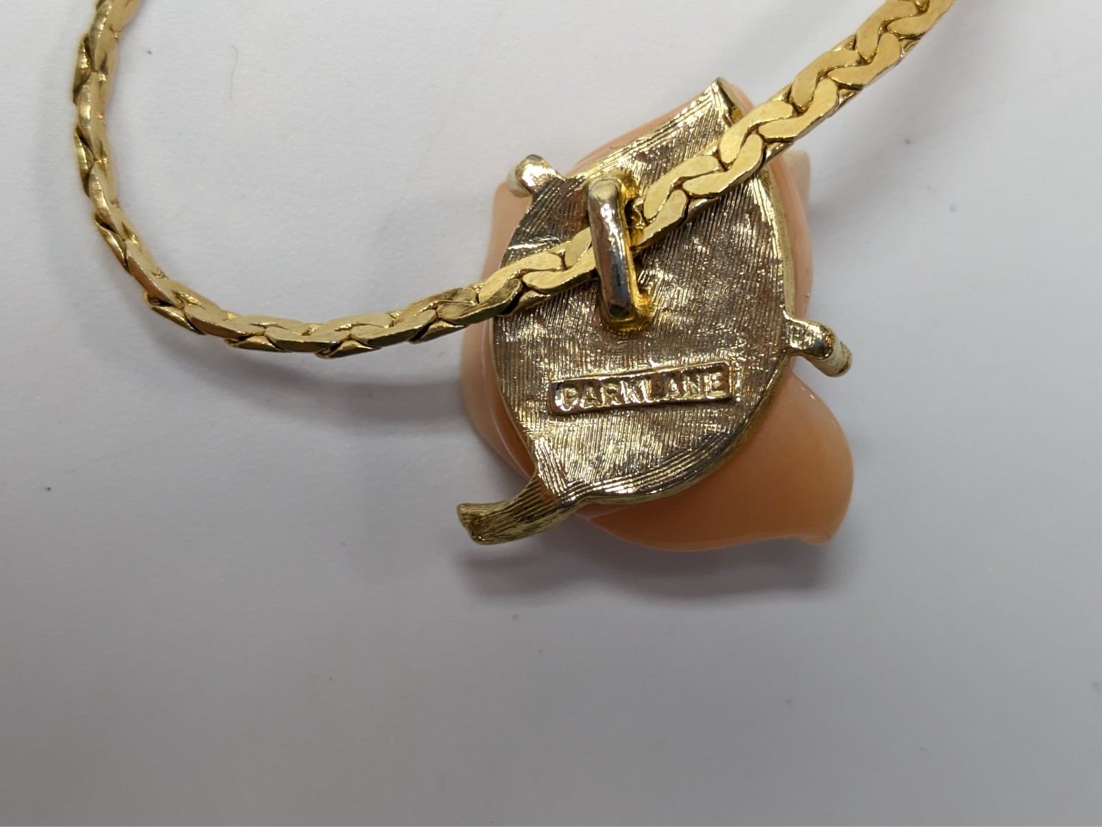 VTG Park Lane Pink Lucite Rose Pendant Gold Tone Chain Necklace 15″ Choker