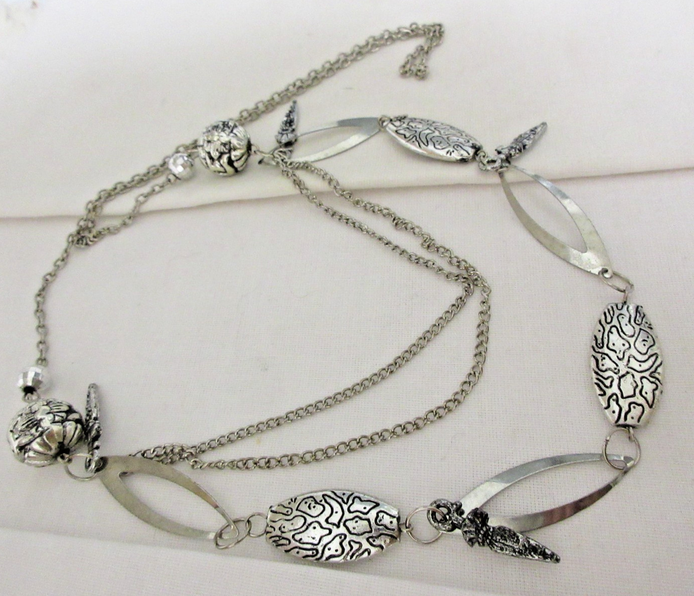 Vintage Layered Silver Tone Molded and Etched Bead Necklace 30″