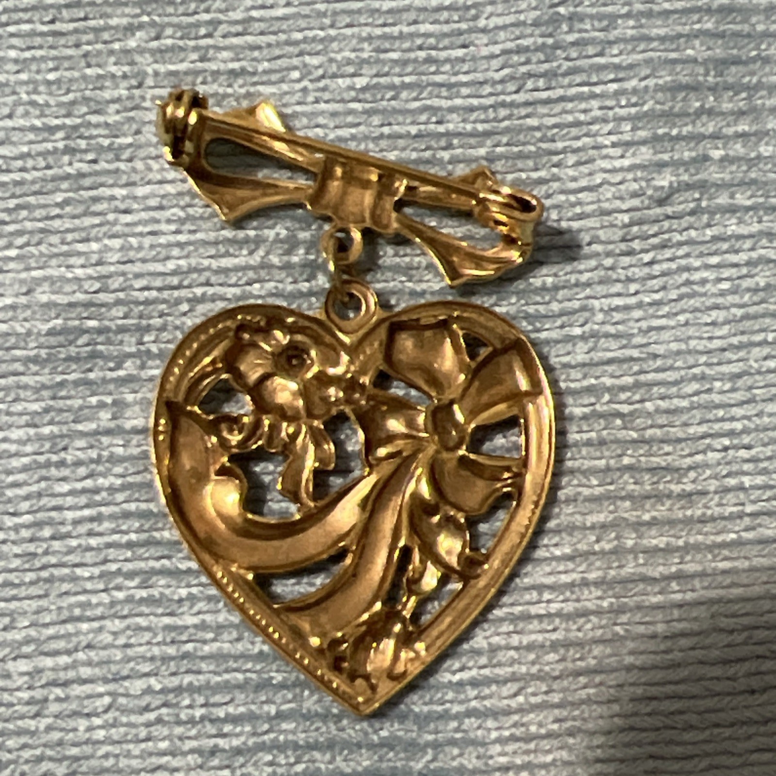 Vintage Dangle Heart With Ribbon And Flowers Gold tone Brooch 1”x 1 1/4 Inches