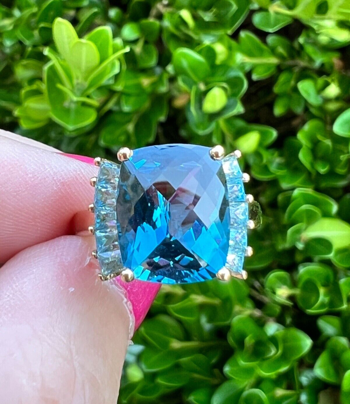 VINTAGE 14K GOLD FACETED DEEP TEAL LONDON BLUE AND LIGHT SWISS BLUE TOPAZ RING