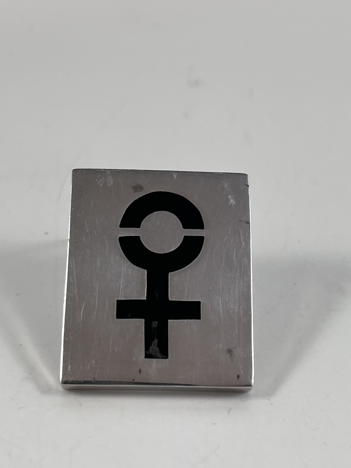 VINTAGE FORBES STERLING SILVER BLACK ENAMEL FEMALE SYMBOL MODERNIST PIN BROOCH