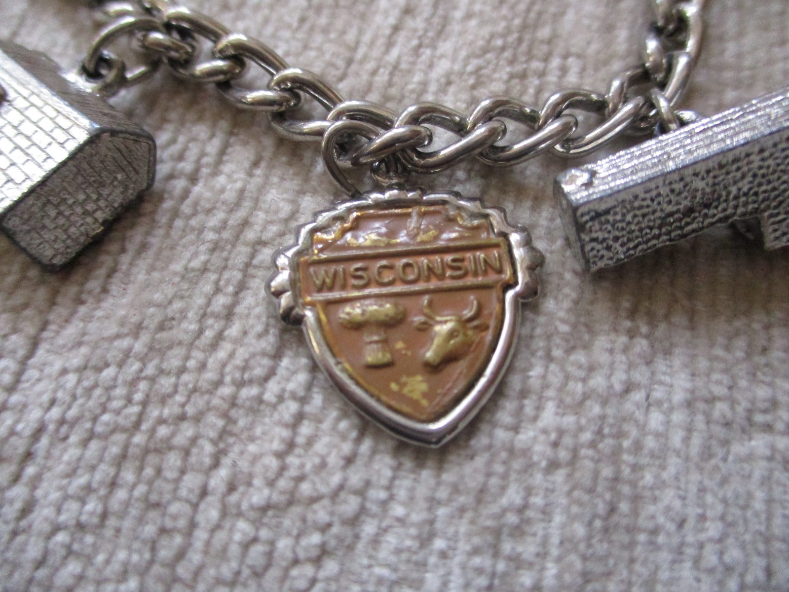Vintage Silvertone Dangle Bracelet Wisconsin Seal and Buildings