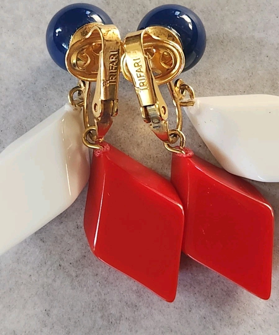 Trifari Necklace Clip On Earrings gold-tone Red, White & Blue Plastic Beads