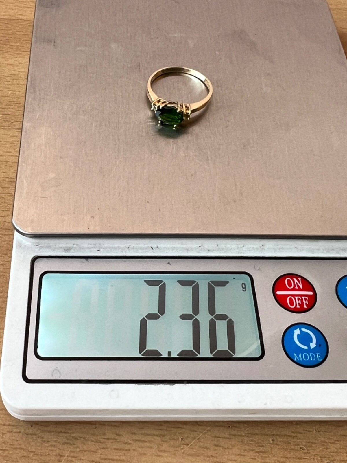 VINTAGE 14K GOLD OVAL EAST WEST SET DESIGN DIOPSIDE VIVID GREEN TOURMALINE RING