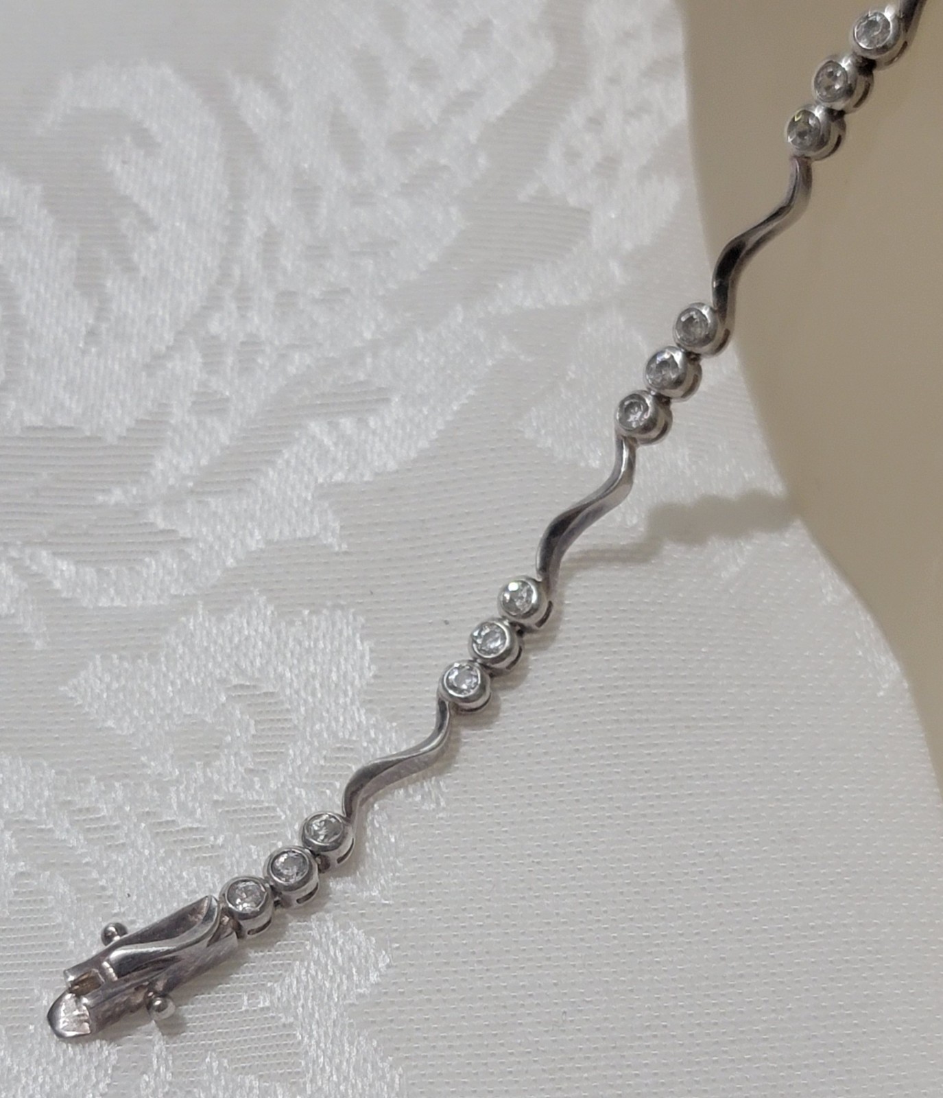 VINTAGE 925 SILVER MAKER MARK DBJ & TINY BRILLIANT CZ STONES 7″ TENNIS BRACELET