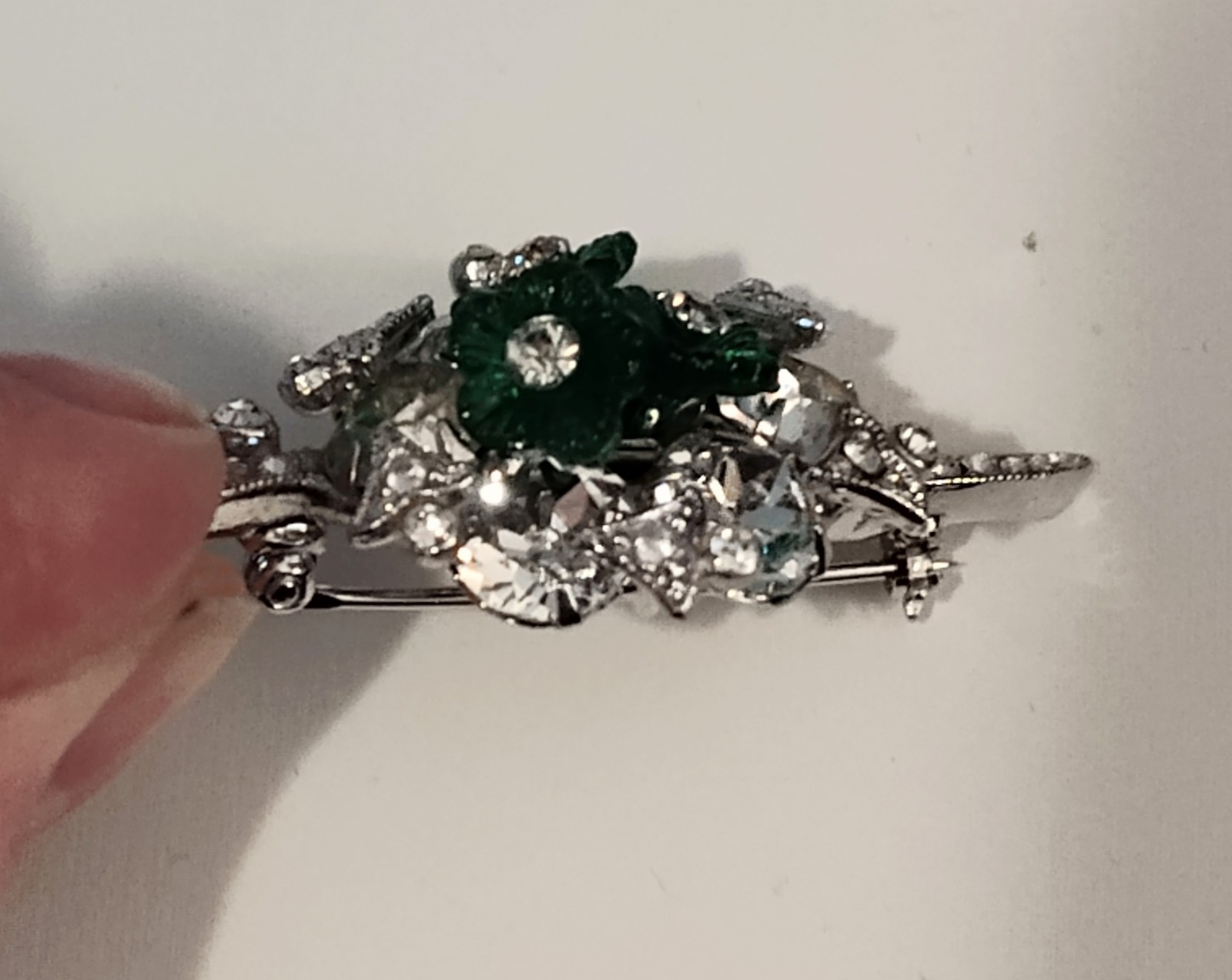 Vintage Stunning Eisenberg Ice Clear & Emerald Green Crystal Bouquet Brooch 6808
