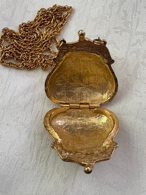 Vintage Gold Purse Pendant Necklace Opens No Plating Loss 29” Chain 50g
