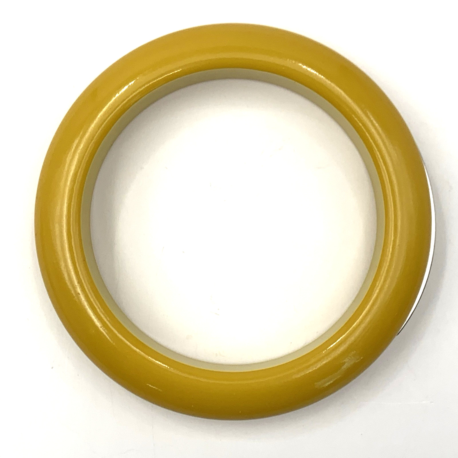 VTG 15.6 mm Wide BAKELITE 8″ Round Bangle Bracelet Mustard Yellow Metal Accent