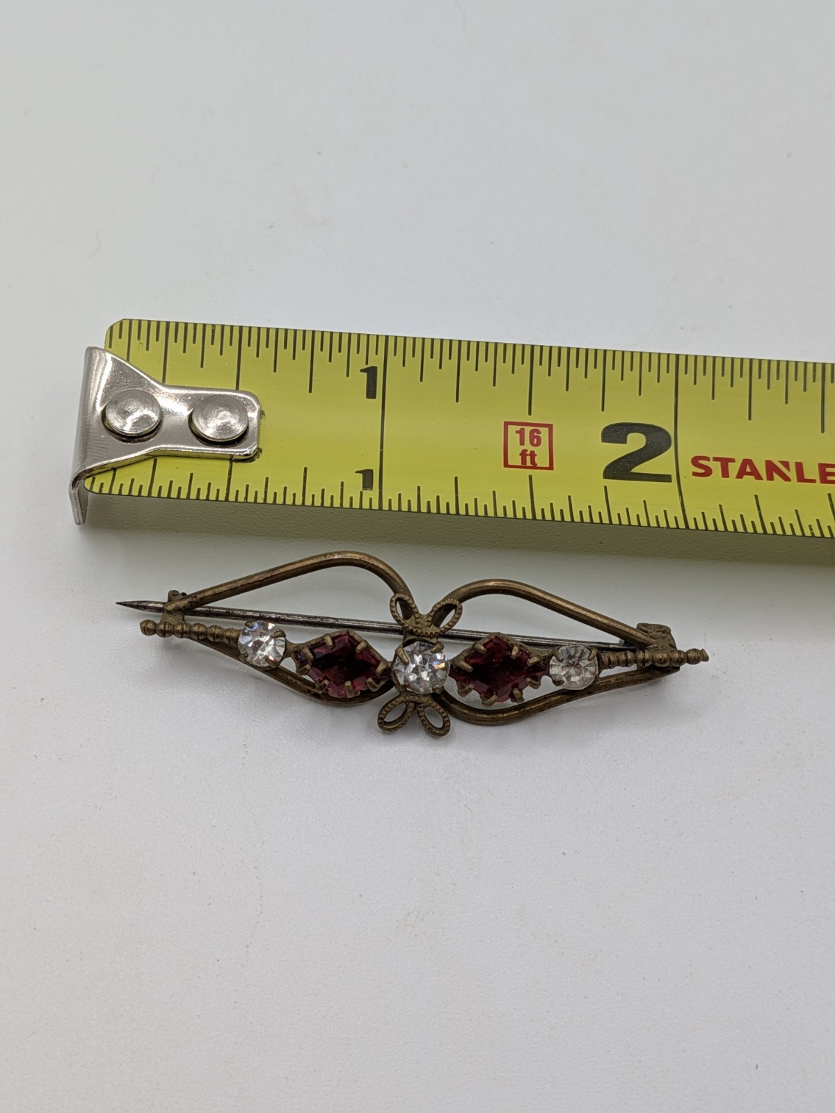Antique Vintacge Art Deco GOLD RED Clear Rhinestone SMALL Bar BROOCH PIN C Clasp