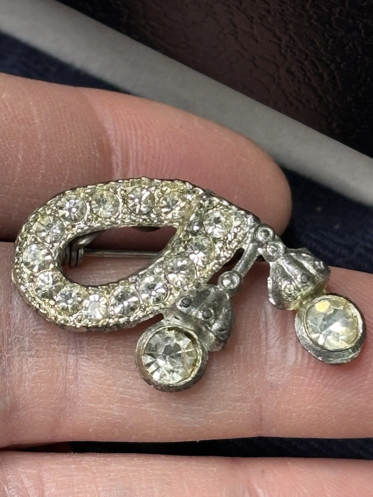 Vintage/Antique Brooch With Ribbon Design Lined With Clear Rhinestone Crystals