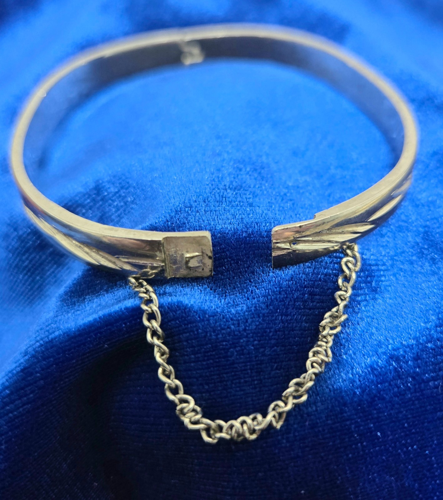 Vintage Etched Silver Hinged Bangle Bracelet with Orig Safety Chain