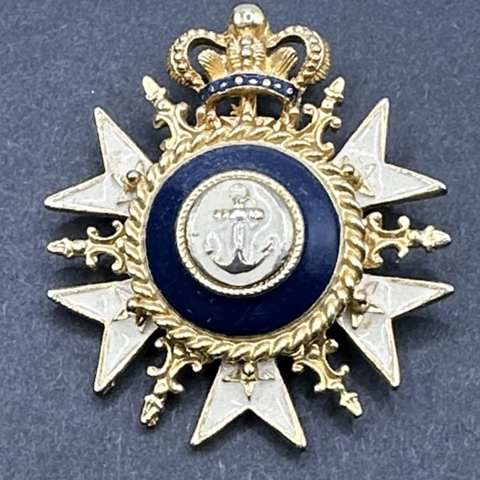 Vintage Nautical Crowned Maltese Cross Brooch Pendant J44G