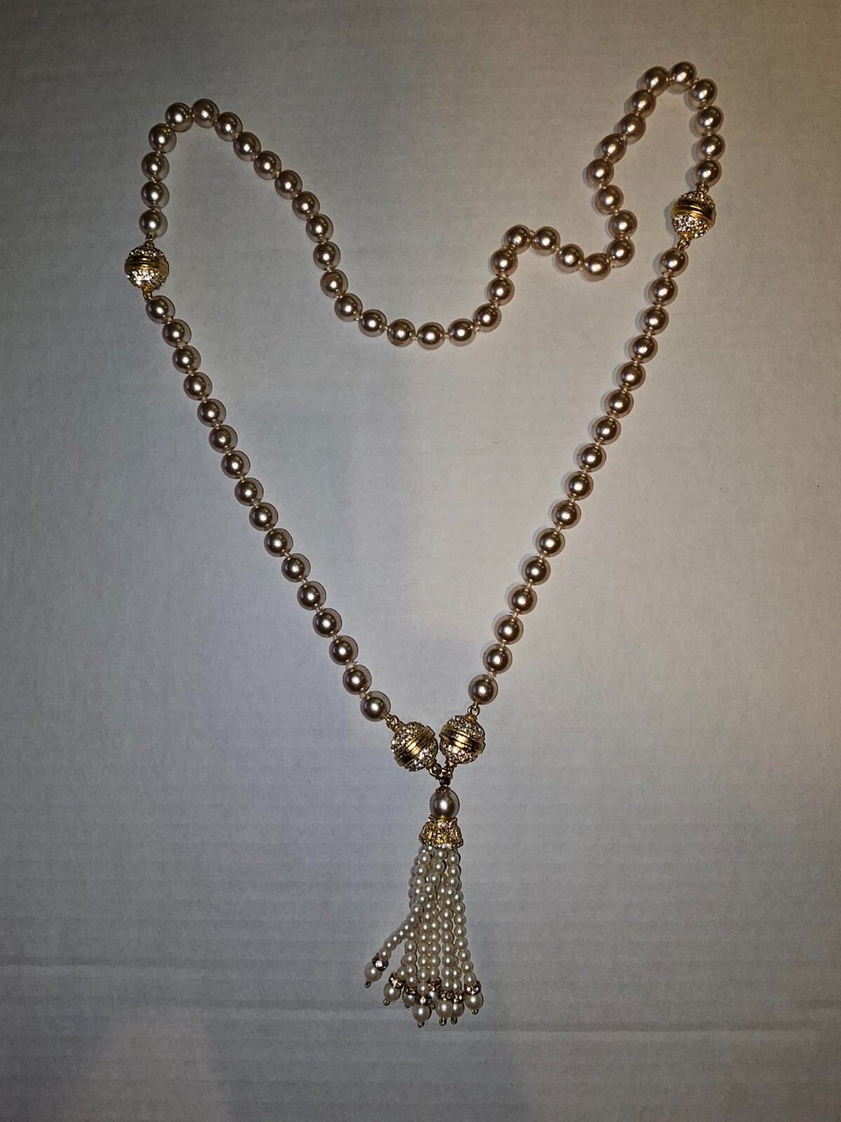 Beautiful vintage beaded statement neclace in white, gold and champagne coloring