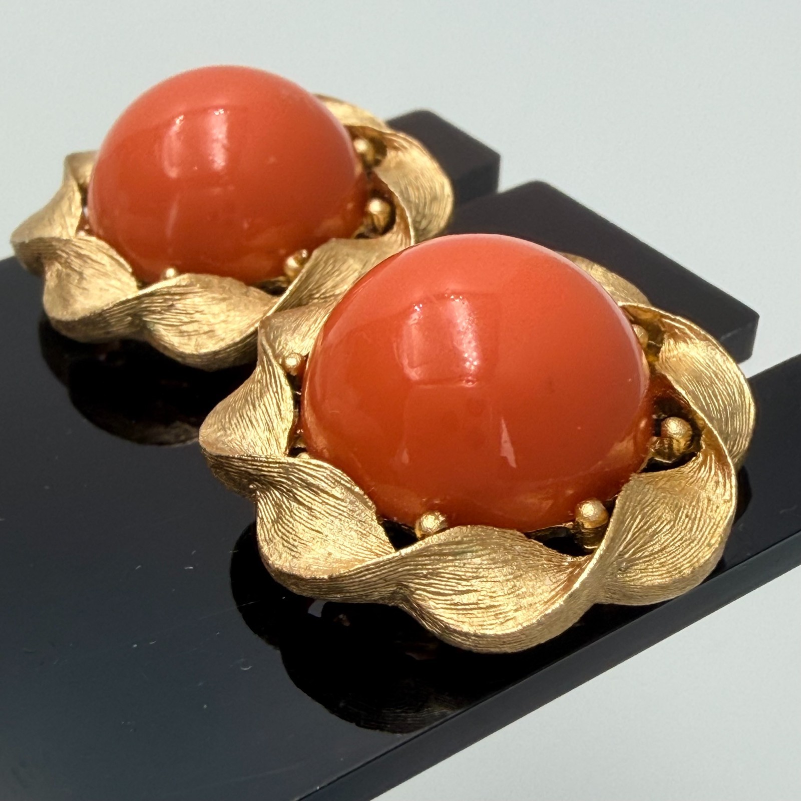 Vintage Crown Trifari Faux Coral Cabochon Clip On Earrings Gold Tone Textured