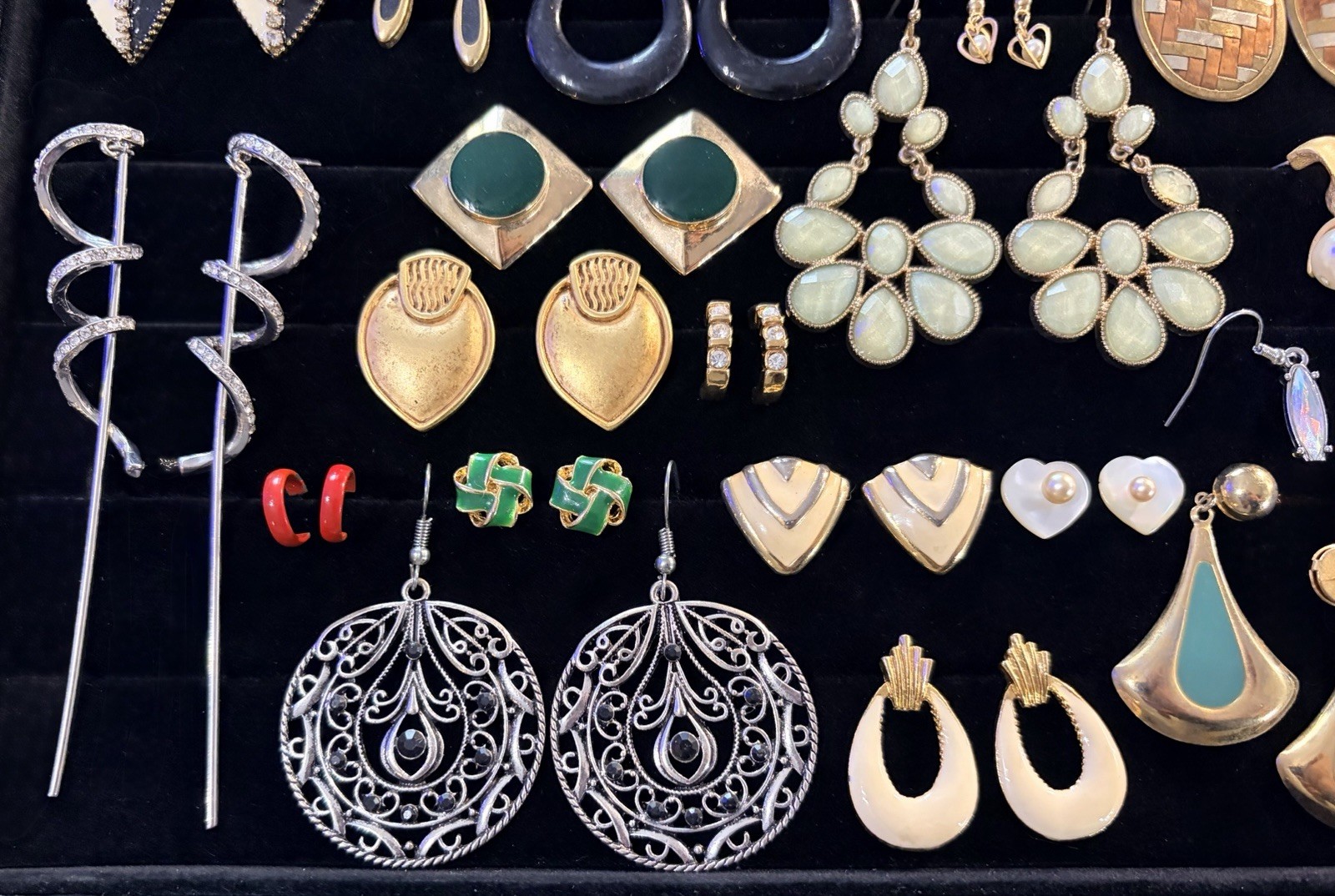 Lot Of 31 Pairs. Vintage & Mod Earrings. Estate Jewelry.