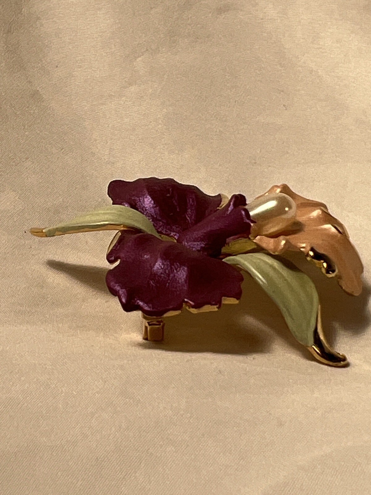 Vintage Orchid Brooch Purple / Gold Tone w/Pearl Accent Pin