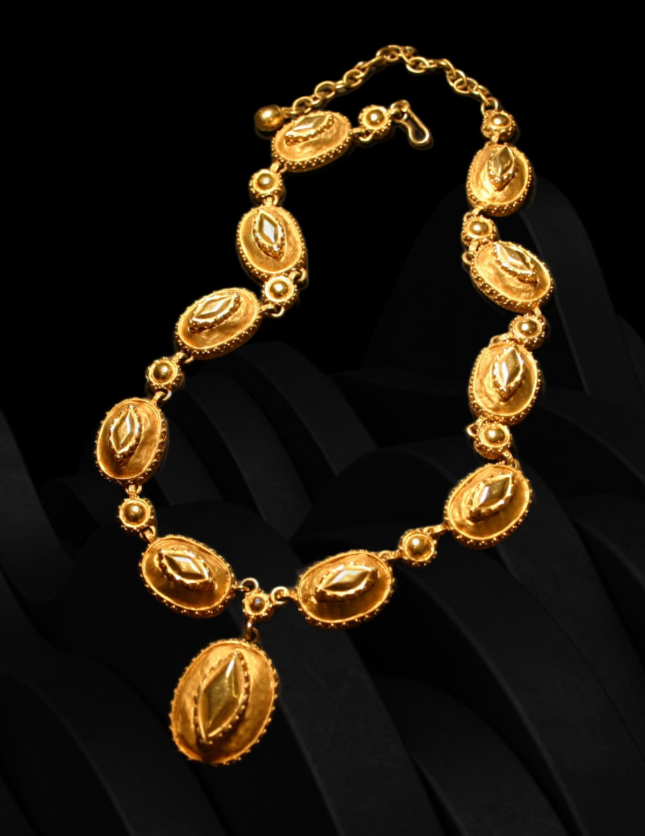 Vintage Hattie Carnegie Signed Gold Tone Collar Necklace