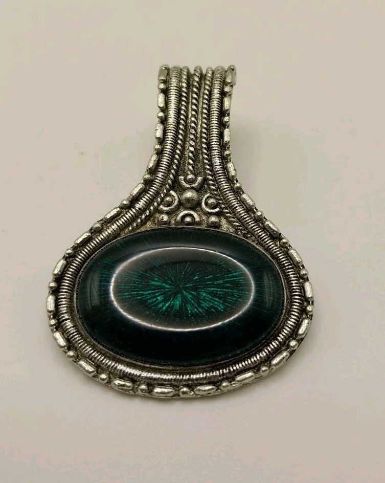 Vintage Emerald Color Stone Pendant VTG