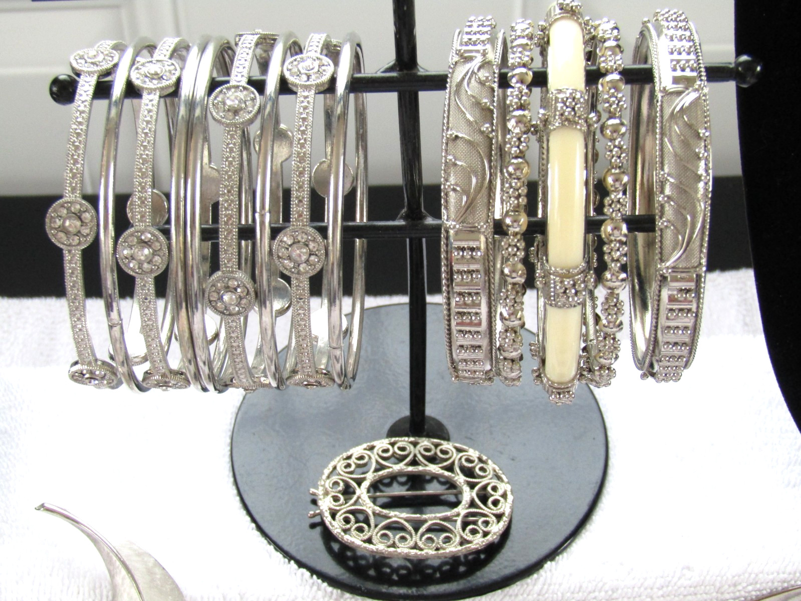 NICE COSTUME JEWELRY WEISS TRIFARI MONET COVENTRY LUCITE RHINESTONE BLACK WHITE