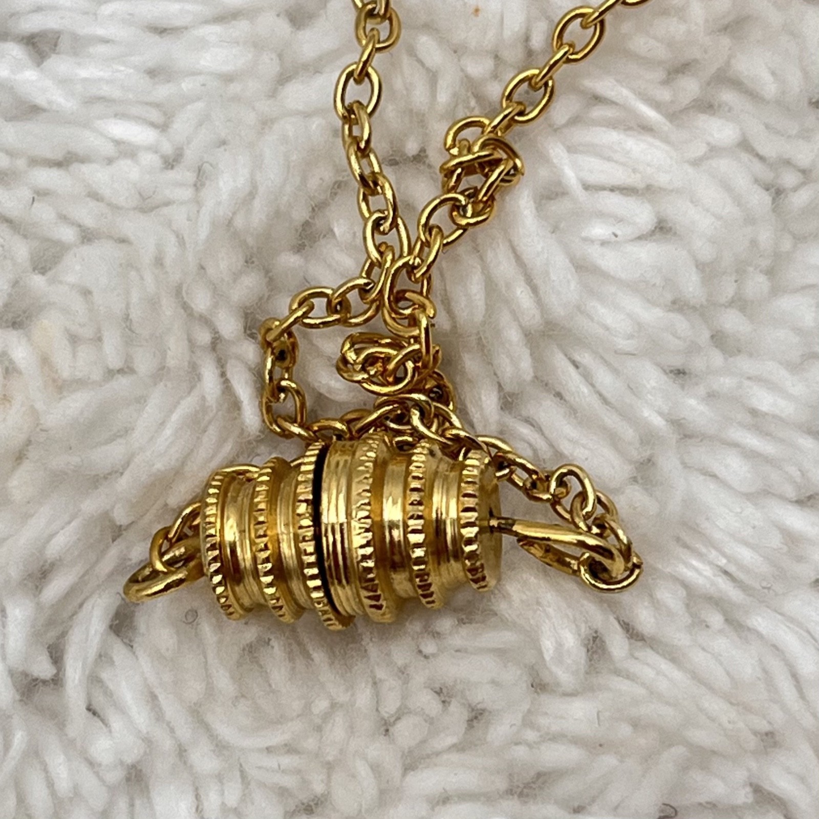 Vintage Honey Agate Necklace Teardrop PendantGold Tone Leaf Cap 28″
